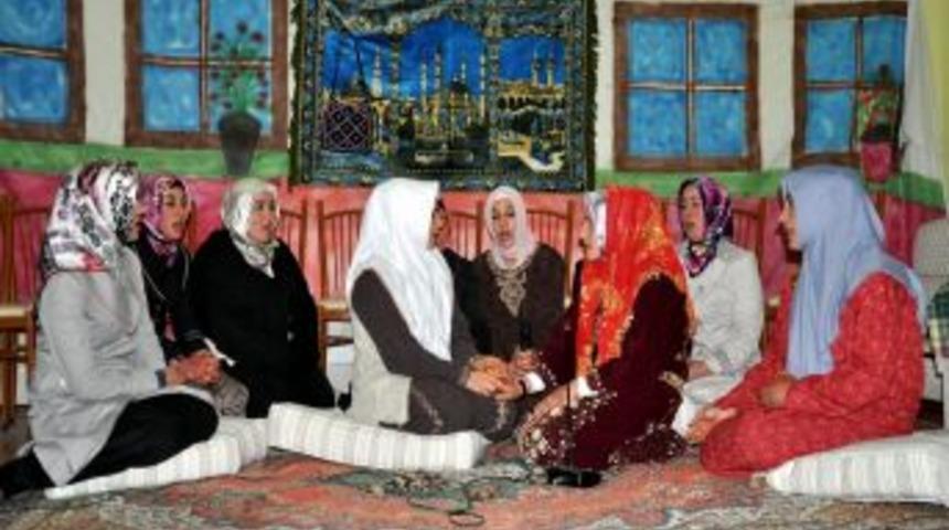 Kur'an Kursu &Ouml;ğrencilerinden Tiyatro G&ouml;sterisi