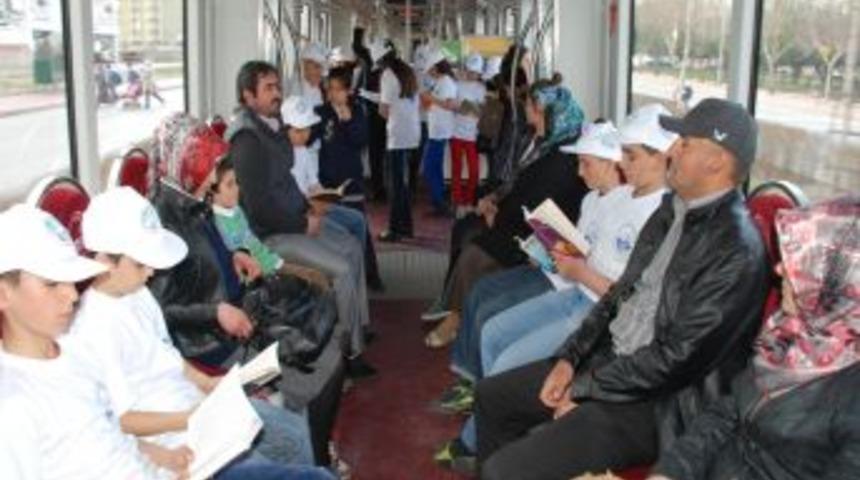 G&uuml;len y&uuml;zler, kitap okuyarak &ouml;rnek olmaya &ccedil;alıştı