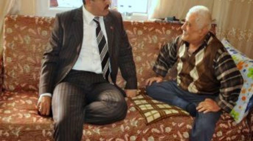 Başkan Alıcık 67'nci Ak&uuml;l&uuml; Tekerlekli Aracı Verdi