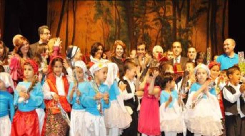 Kimsesiz &Ccedil;ocuklardan 23 Nisan Kutlaması