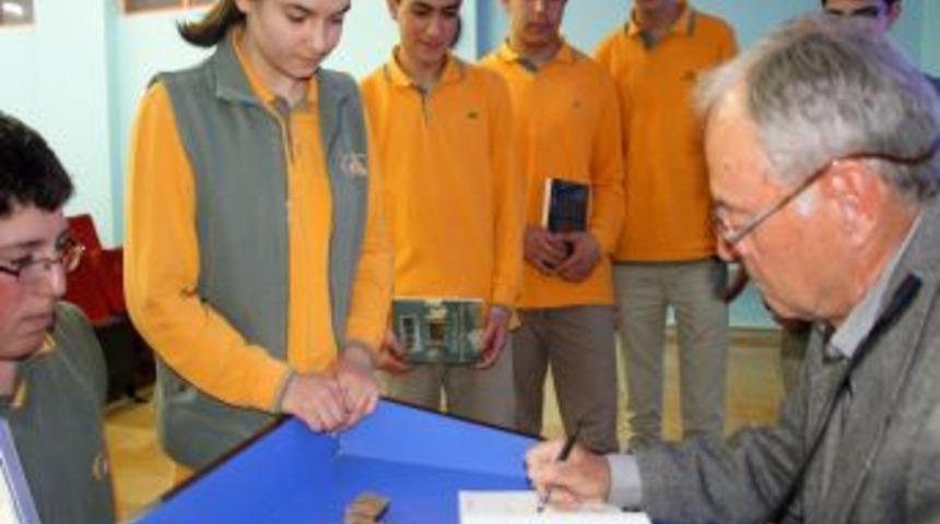 Amerikalı yazar, Tokad'ın kibrit kutusuna sığdırdığı esaret anılarını anlattı