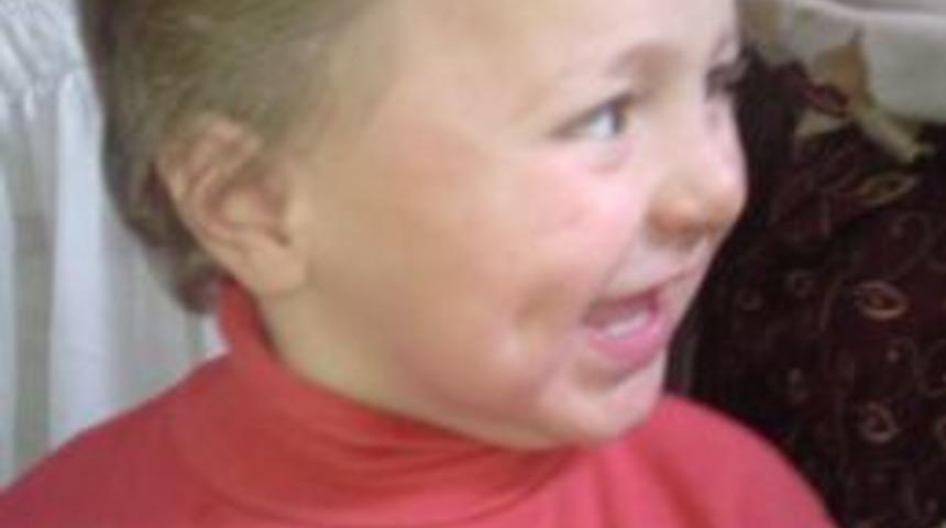 Komşu minib&uuml;s&uuml; minik bedenini ezdi