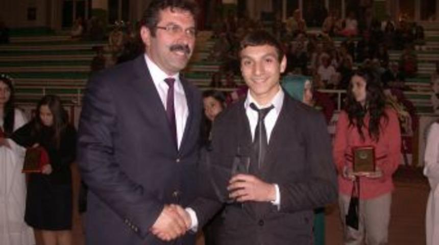Naat yarışmasının &ouml;d&uuml;lleri dağıtıldı