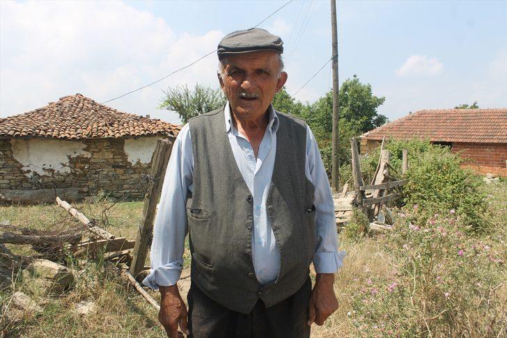 DÜZELTME - "Milli Savunma Bakanı Akar'ın akrabaları sevinçli" başlıklı haberimizin ilk spotunda yer alan "Bursa'nın Manyas ilçesi" ifadesi "Balıkesir'in Manyas ilçesi" olarak düzeltilmiştir. 
Haberimizi yeniden yayımlıyoruz.
Saygılarımızla.
AA
Milli Sav G5