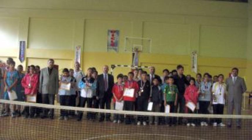 Bahaddin Bey Koleji, okulları masa tenisinde buluşturdu