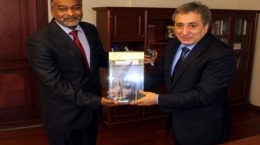 Sudan Başkosolosu'ndan Vali K&uuml;&ccedil;&uuml;k'e Ziyaret