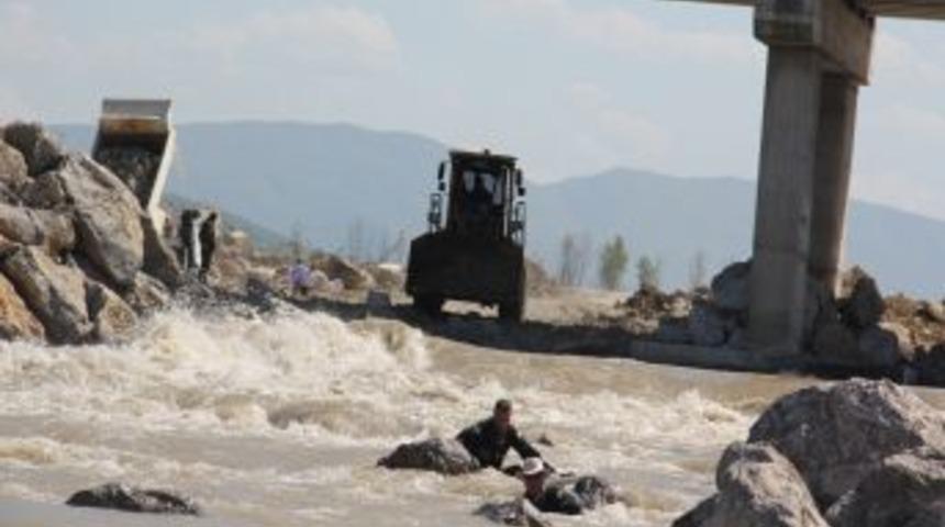 Filyos Irmağı'nda Kayıp 7 Kişiyi Arama &Ccedil;alışmaları S&uuml;r&uuml;yor