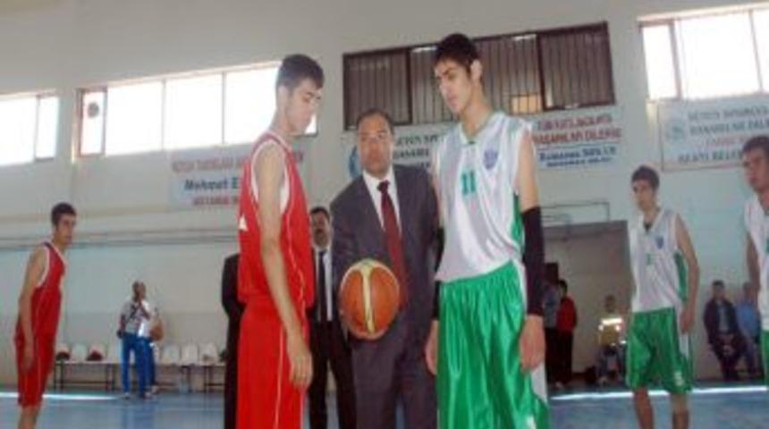 Besni'de Basketbol Grup Şampiyonası Başladı