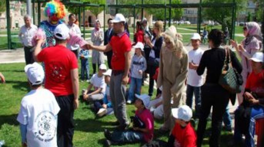 Down Sendromlu &Ccedil;ocuklar Doyasıya Eğlendi