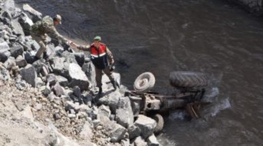 Sivas'ta Trakt&ouml;r Dereye U&ccedil;tu: 1 &Ouml;l&uuml;