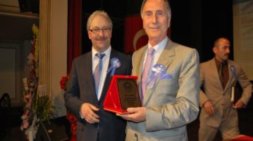 Ergin Karlıbel'e Ş&uuml;kran Plaketi