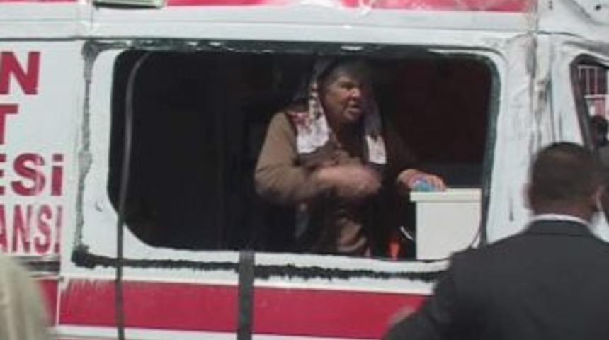 Hasta Taşıyan Ambulans Kaza Yaptı: 5 Yaralı