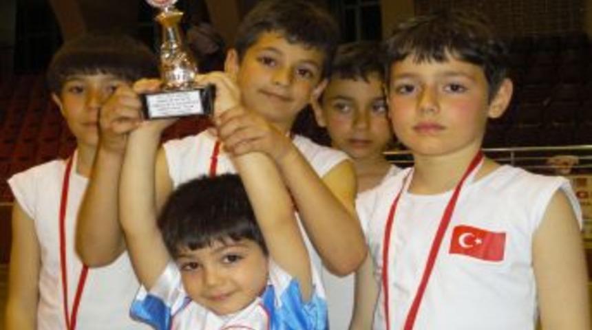 &Ouml;zel Aydınlık İlk&ouml;ğretim jimnastikte Aydın'ı temsil edecek