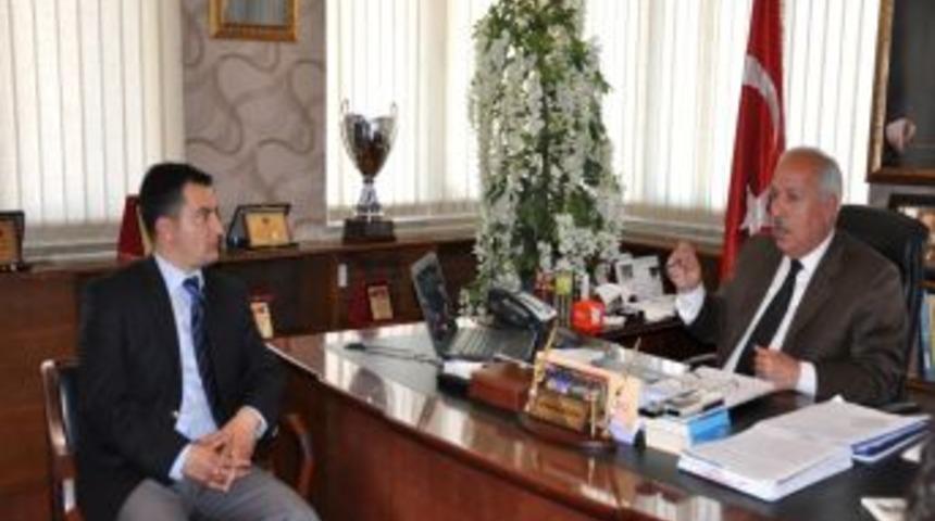 T&uuml;rk Kızılay Derneği Gen&ccedil;lik Kollarından, Başkan Akdemir'e Ziyaret