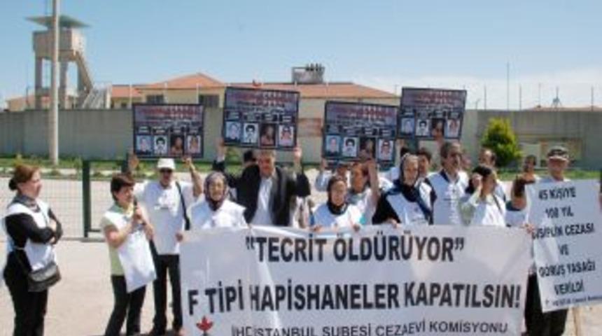 F Tipi Cezaevi &ouml;n&uuml;nde protesto