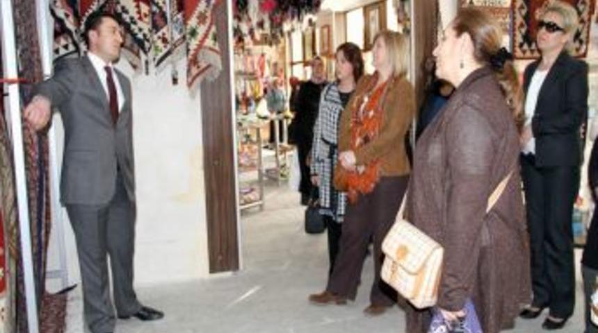 Hanımeli &Ccedil;arşısı'na Makbule &Uuml;rg&uuml;p'ten Destek