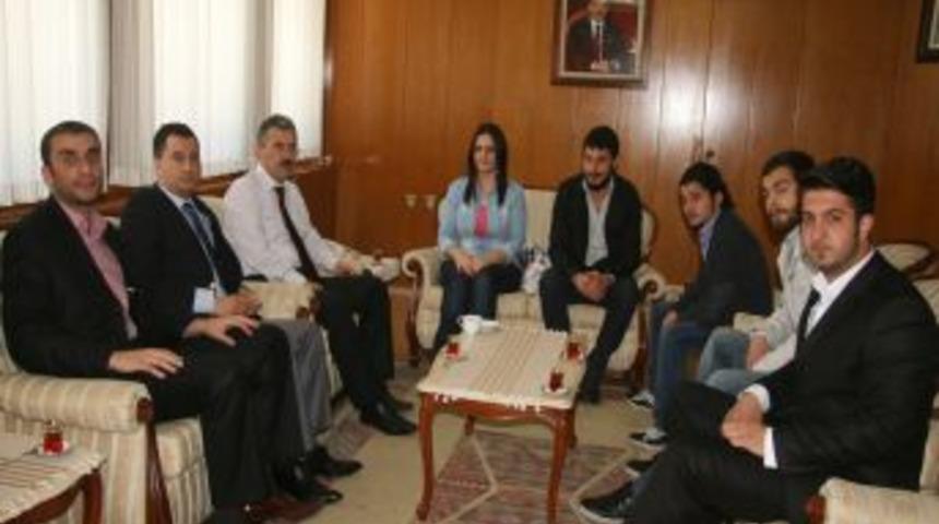 T&uuml;rk Kızılay Derneği Gen&ccedil;lik Kollarından, Zonguldak Valisi Ayyıldız'a Ziyaret