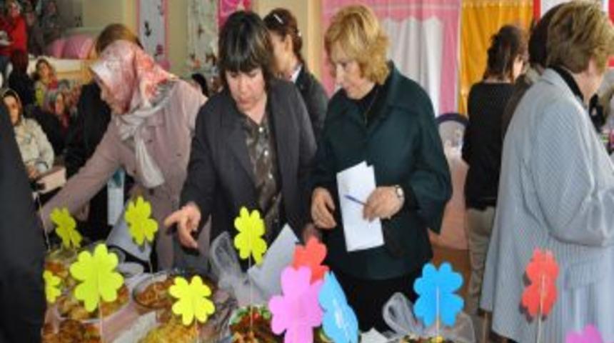 Rizeli kadınlar yemek yarışmasında h&uuml;nerlerini sergiledi