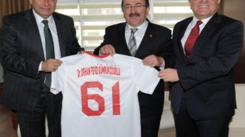 TFF kurul &uuml;yelerinden Belediye Başkanı G&uuml;mr&uuml;k&ccedil;&uuml;oğlu&rsquo;na ziyaret