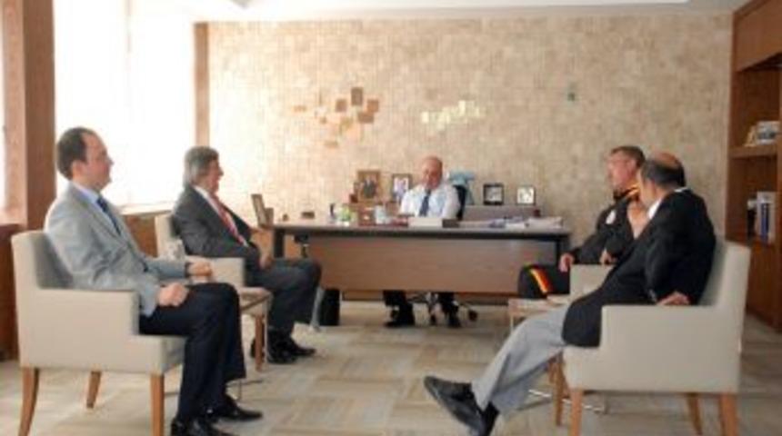 Galatasaray Voleybol K&uuml;&ccedil;&uuml;k Erkek Takımı Gediz Belediye Başkanı Saraoğlu'nu Ziyaret Etti