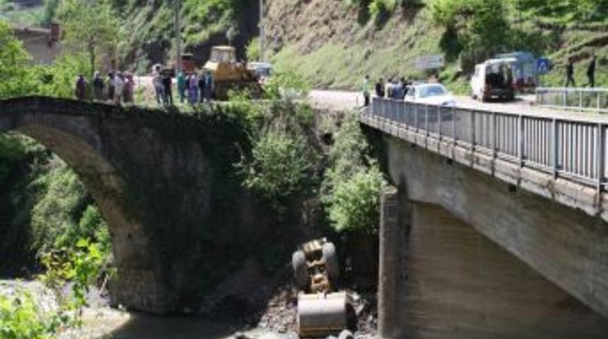 Silindir dereye u&ccedil;tu, 1 kişi yaralandı