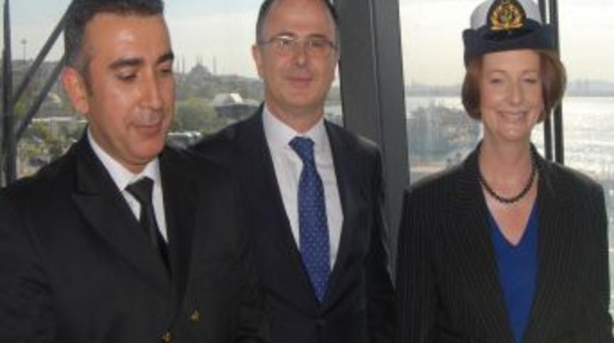 Avustralya Başbakanı Gillard, kaptan k&ouml;şk&uuml;ne &ccedil;ıktı