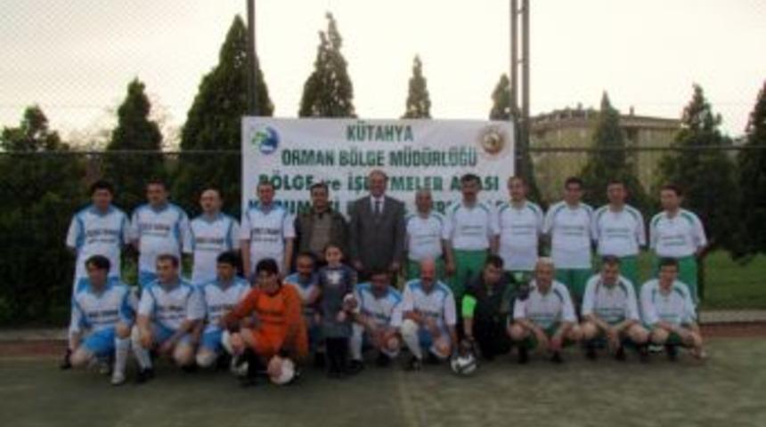 K&uuml;tahya Orman B&ouml;lge M&uuml;d&uuml;rl&uuml;ğ&uuml; Ve İşletmeler Arası Halı Saha Futbol Turnuvası Gediz'de Başladı