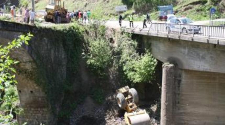 Silindir Ağasar Deresi'ne Yuvarlandı: 1 Yaralı