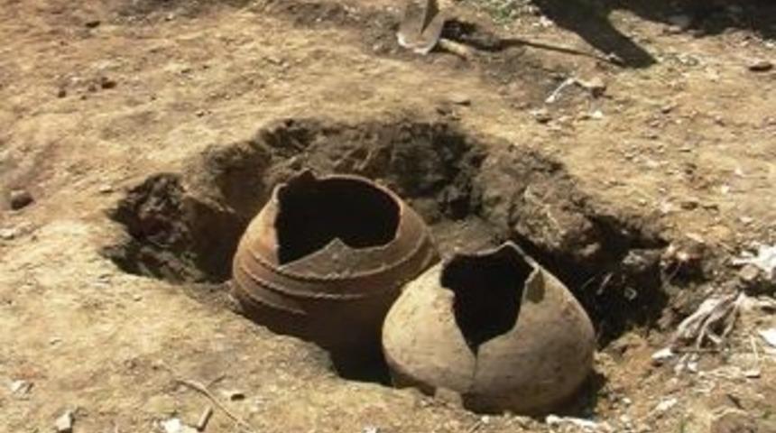 İnşaat temelinde y&uuml;z yıllık el bombası bulundu