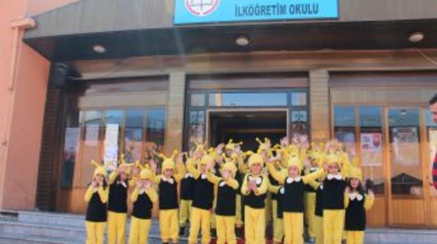 Minik Selocanlar Milli Eğitim M&uuml;d&uuml;rl&uuml;ğ&uuml;n&uuml; Ziyaret Ettiler