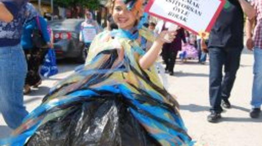 Anaokulu &Ouml;ğrencileri &Ccedil;evre İ&ccedil;in Y&uuml;r&uuml;d&uuml;