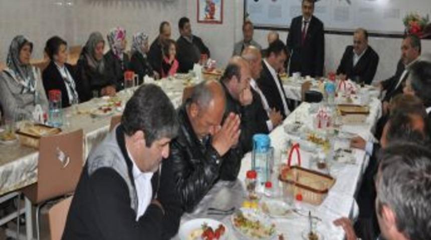 G&uuml;m&uuml;şhane &Ouml;zel Eğitim Kurumları, MHP İl y&ouml;netimini ağırladı