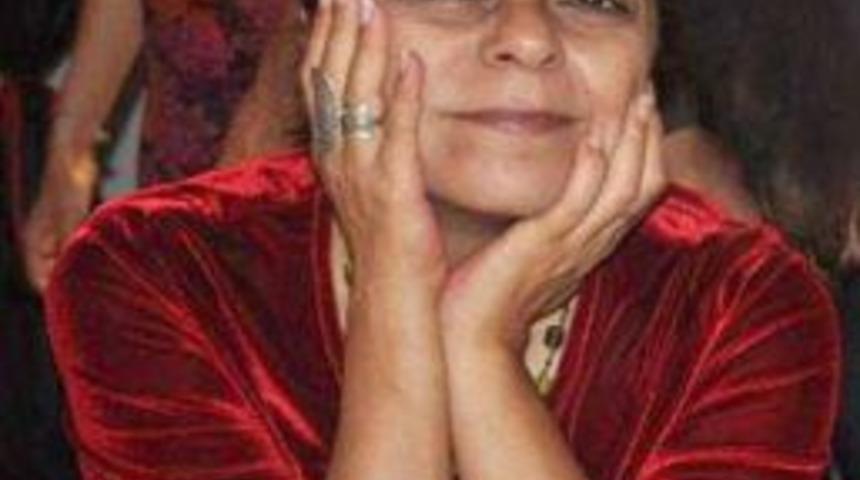 T&uuml;rkiye&rsquo;nin tek kadın meddahı Prof. Tekerek&rsquo;in başarısı