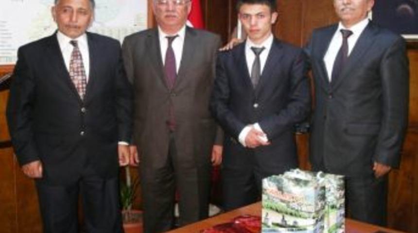 Amasya İmam Hatip Lisesi Arap&ccedil;a şiir okuma yarışmasında b&ouml;lge birincisi oldu