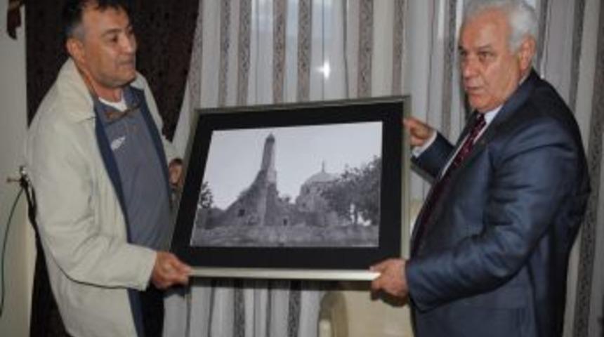 Siirt'te mezar taşları &uuml;zerinde araştırma yapılıyor