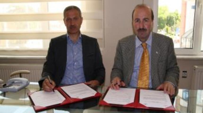 Adapazarı Belediyesi Ve Kızılay İşbirliği Protokol&uuml; Uzatıldı