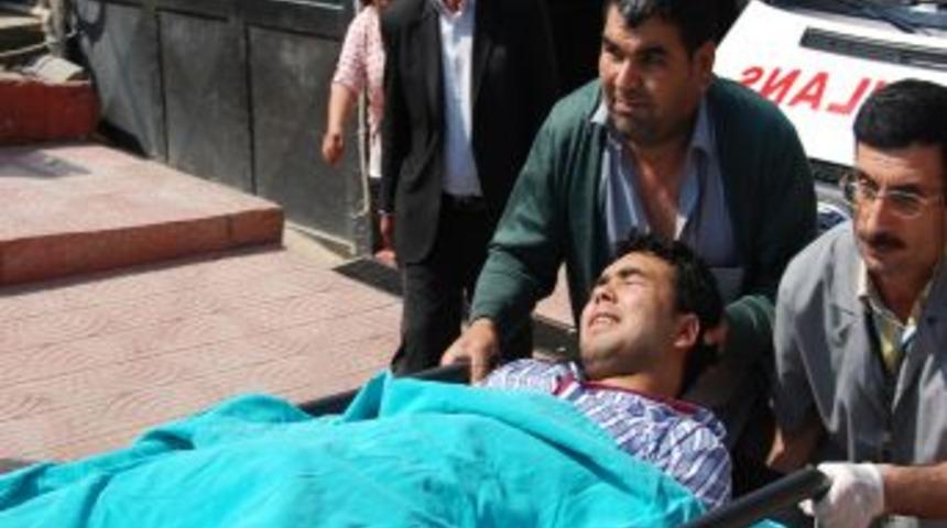 İş Makinesinin Paletinin Altında Kalan Şahıs &Ouml;l&uuml;mden D&ouml;nd&uuml;