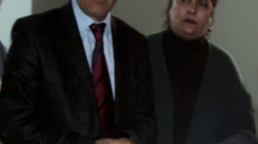 Kars Belediyesi'nin 'giymiyorsan Giydir' Projesi Devam Ediyor