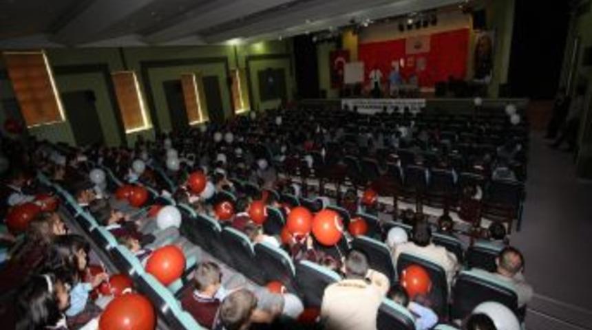 Aziziye'de Tiyatro Ş&ouml;leni