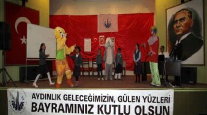 Aziziye&rsquo;de ilk&ouml;ğretim &ouml;ğrencileri tiyatroyla buluştu