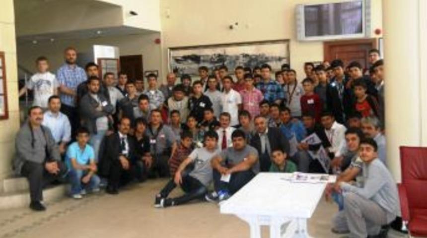 Öğrencilere Kritik Düşünme Ve İzcilik Dersi