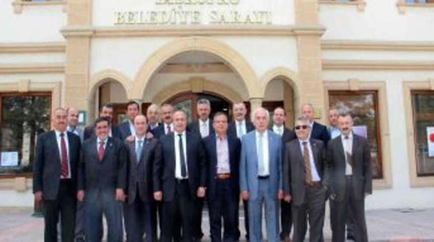 İl&ccedil;e Belediye Başkanları Arslan'ı Ziyaret Etti