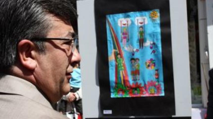 Minikler Caddede Resim Sergisi A&ccedil;tı