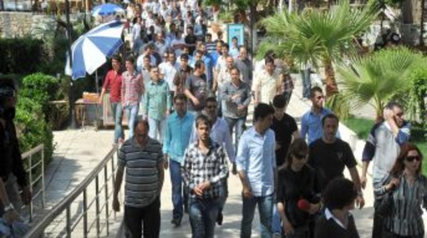 Kalei&ccedil;i esnafı kepenk kapatarak Başkan Akaydın'ı protesto etti