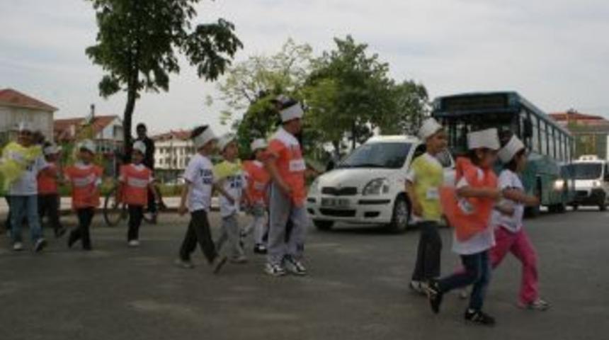 Minik &Ouml;ğrenciler Trafik Konularında Bilgilendirildi