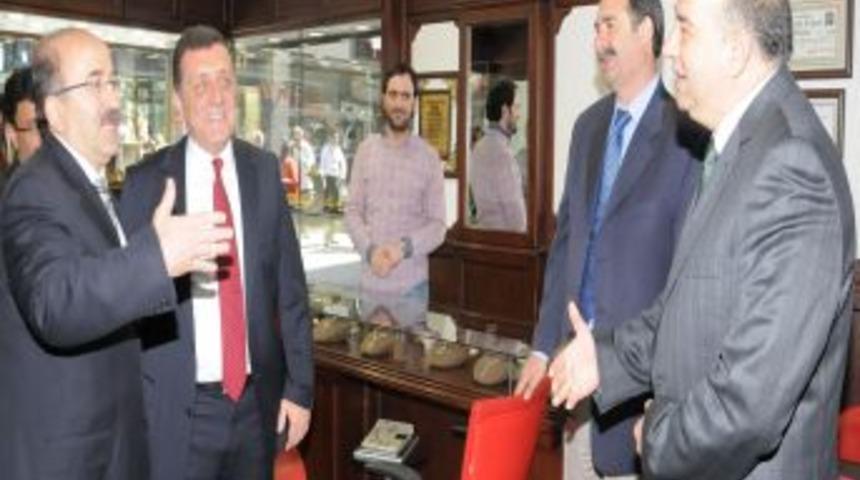 Trabzon Belediye Başkanı G&uuml;mr&uuml;k&ccedil;&uuml;oğlu Tff'den Trabzonspor'un Hakkını İstedi