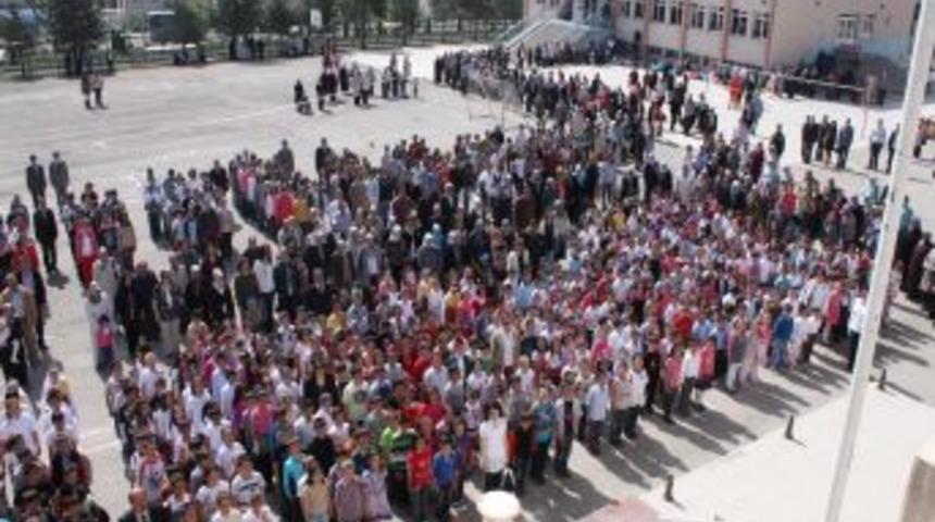 En &Ccedil;ok Kitap Okuyan &Ouml;ğrenciler &Ouml;d&uuml;llerini Aldı