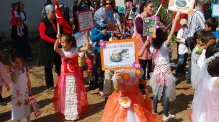 Anaokulu &ouml;ğrencileri &ccedil;evre i&ccedil;in y&uuml;r&uuml;d&uuml;