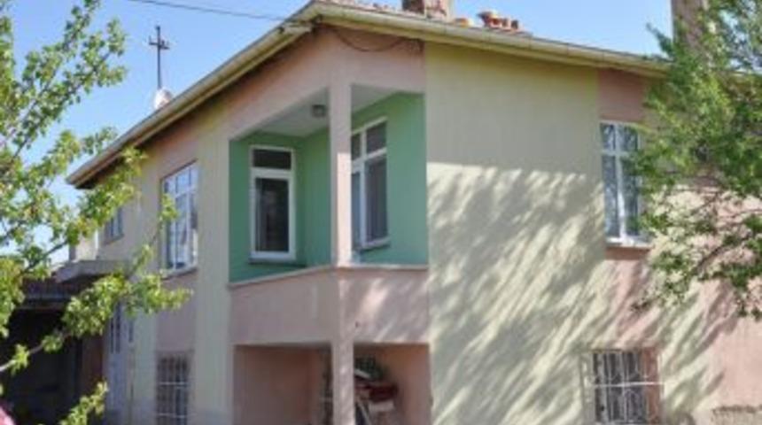 İki kadını ısıran k&ouml;pek kuduz &ccedil;ıktı, belde karantinaya alındı