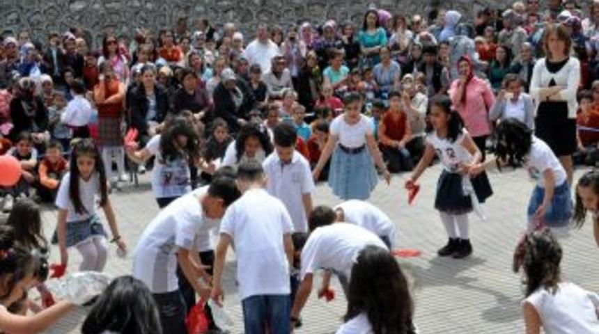 Karaelmas İlk&ouml;ğretim Okulu'nda 23 Nisan Etkinliği